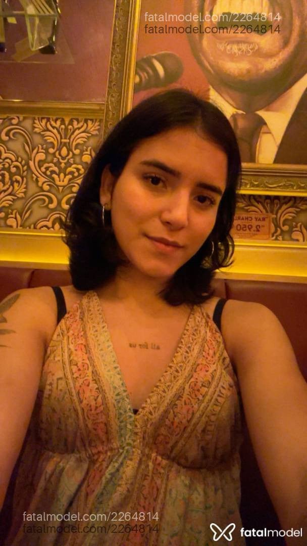 Acompanhante mulher trans morena (o) de olhos pretos - Isabella Sfadinha