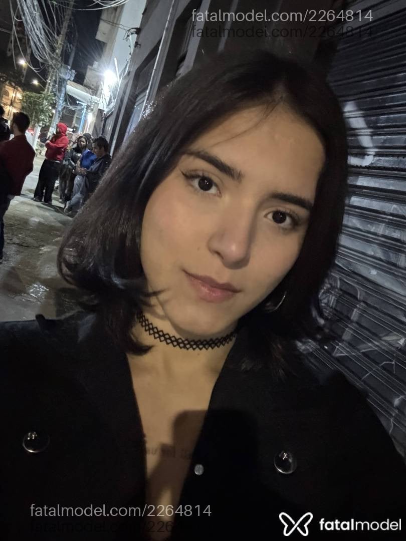 Acompanhante mulher trans morena (o) de olhos pretos - Isabella Sfadinha