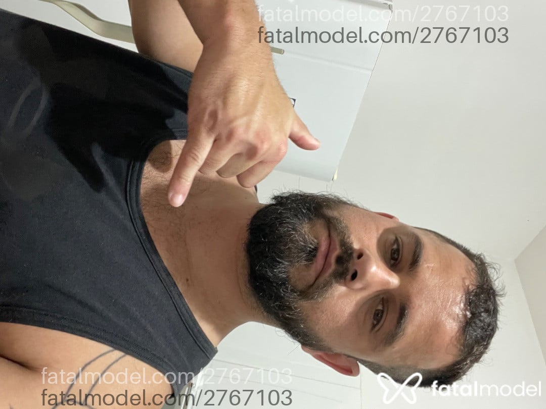 Acompanhante homem com cabelo castanho de olhos castanhos em Taboão da Serra Acompanhante homem com cabelo castanho de olhos castanhos em Taboão da Serra - Lucrecio
