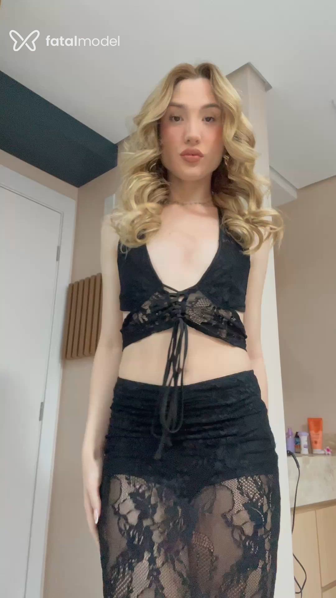 Acompanhante mulher trans loira (o) de olhos castanhos em São Paulo Acompanhante mulher trans loira (o) de olhos castanhos em São Paulo - Brina