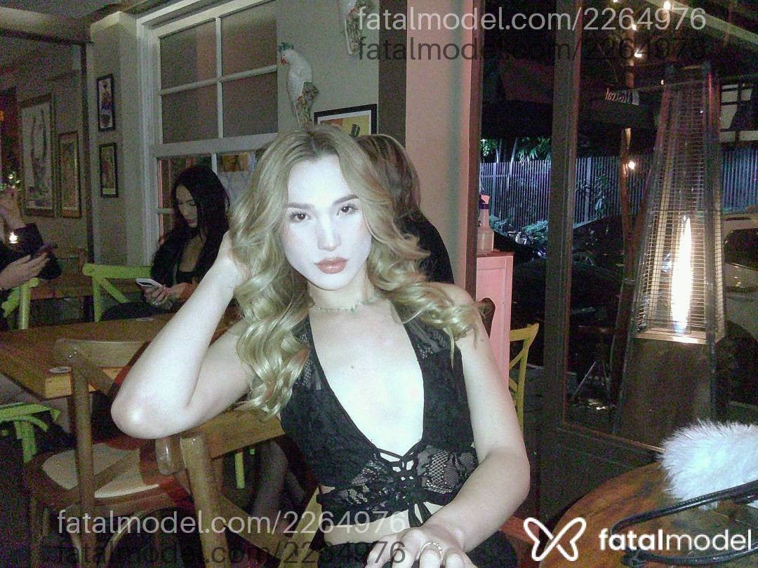 Acompanhante mulher trans loira (o) de olhos castanhos - Brina Acompanhante mulher trans loira (o) de olhos castanhos - Brina