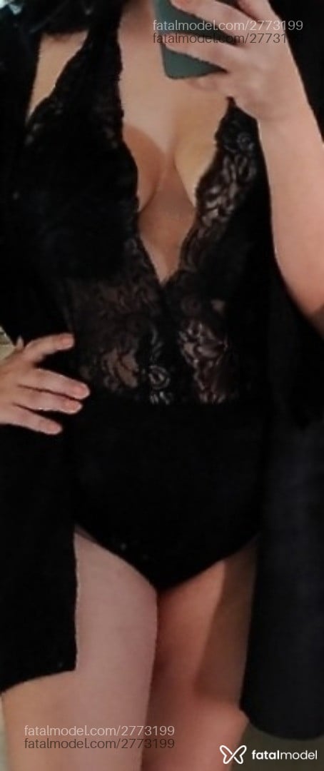 Acompanhante mulher morena (o) de olhos pretos - Mandinhah Acompanhante mulher morena (o) de olhos pretos - Mandinhah