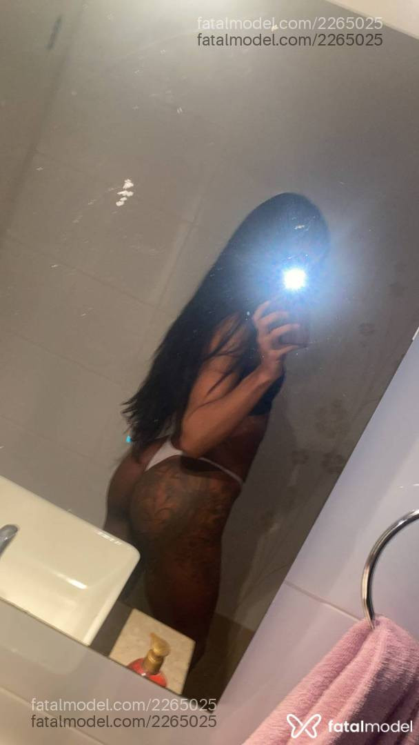 Acompanhante mulher trans morena (o) de olhos castanhos - Karolynne Dias