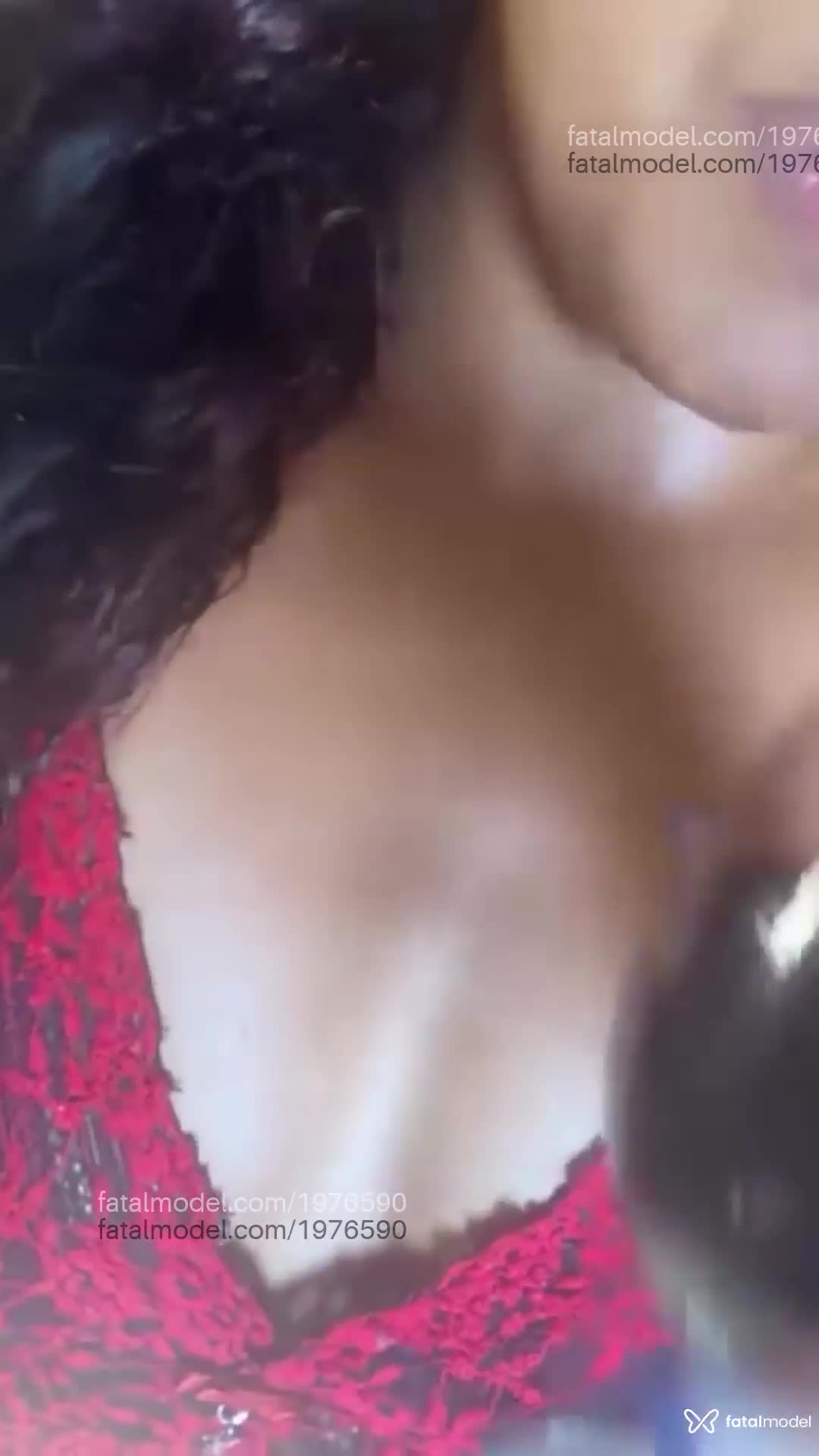 Acompanhante mulher com cabelo colorido de olhos pretos em Brasília - Aline