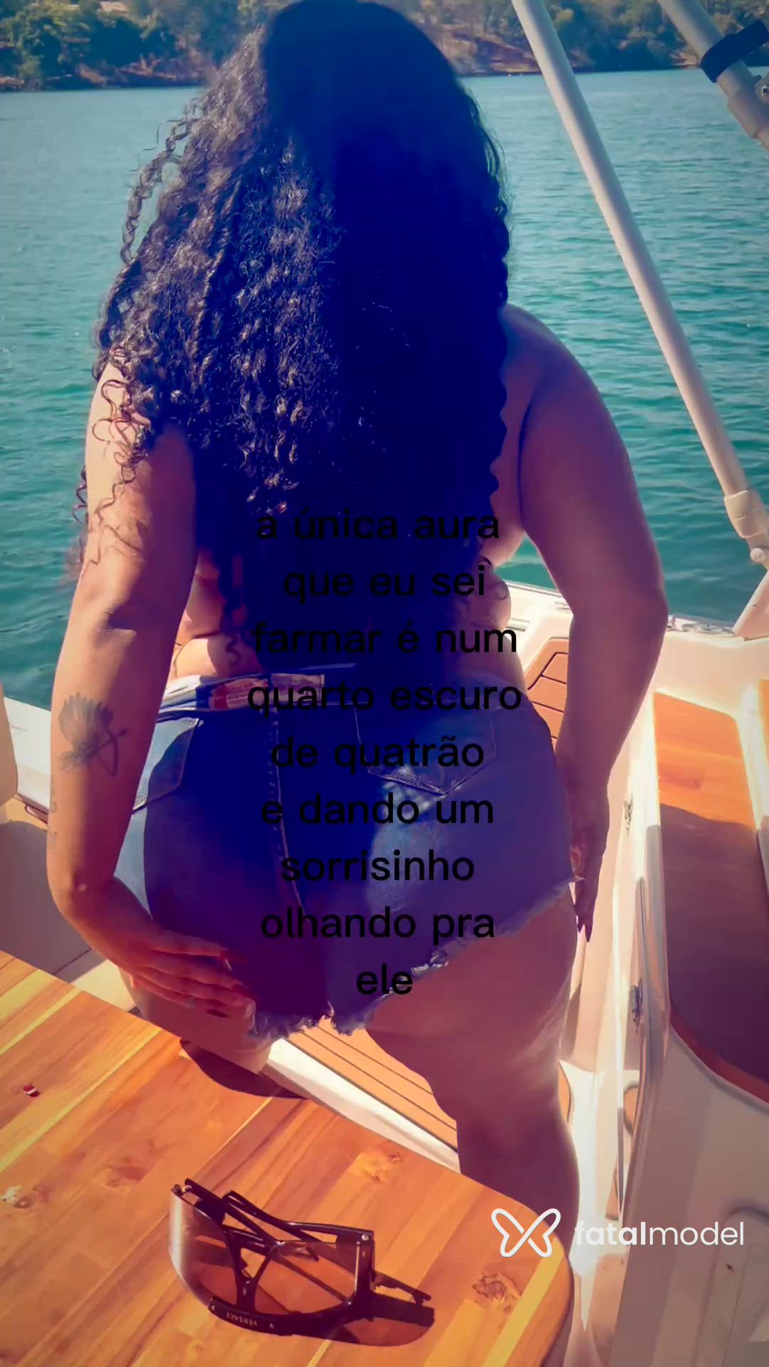 Acompanhante mulher morena (o) de olhos pretos - Lua Acompanhante mulher morena (o) de olhos pretos - Lua