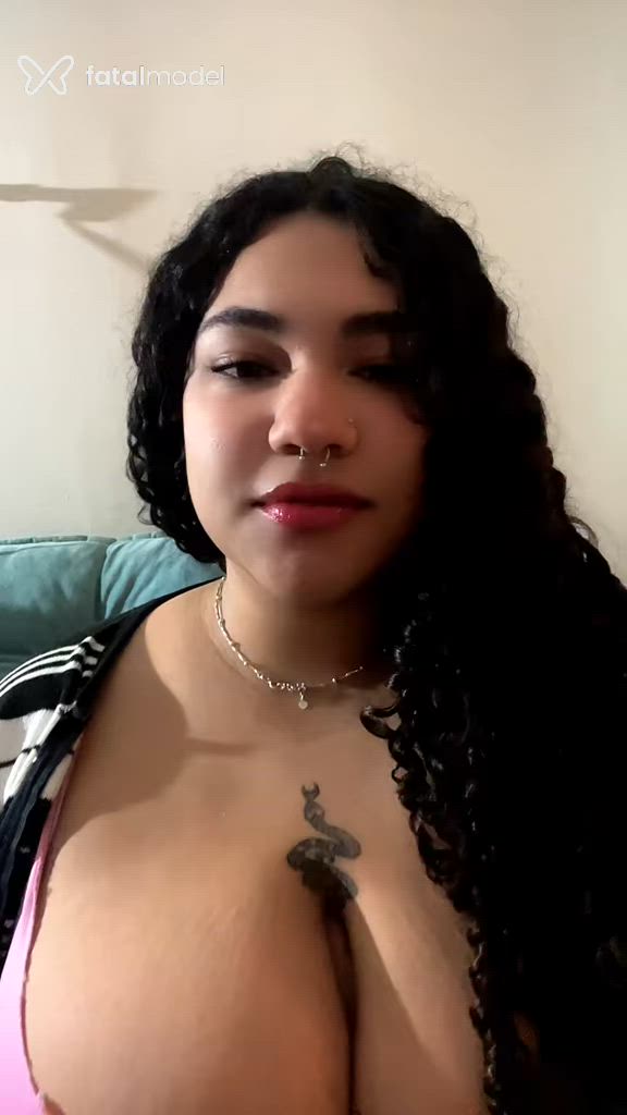Acompanhante mulher morena (o) de olhos pretos - Lua