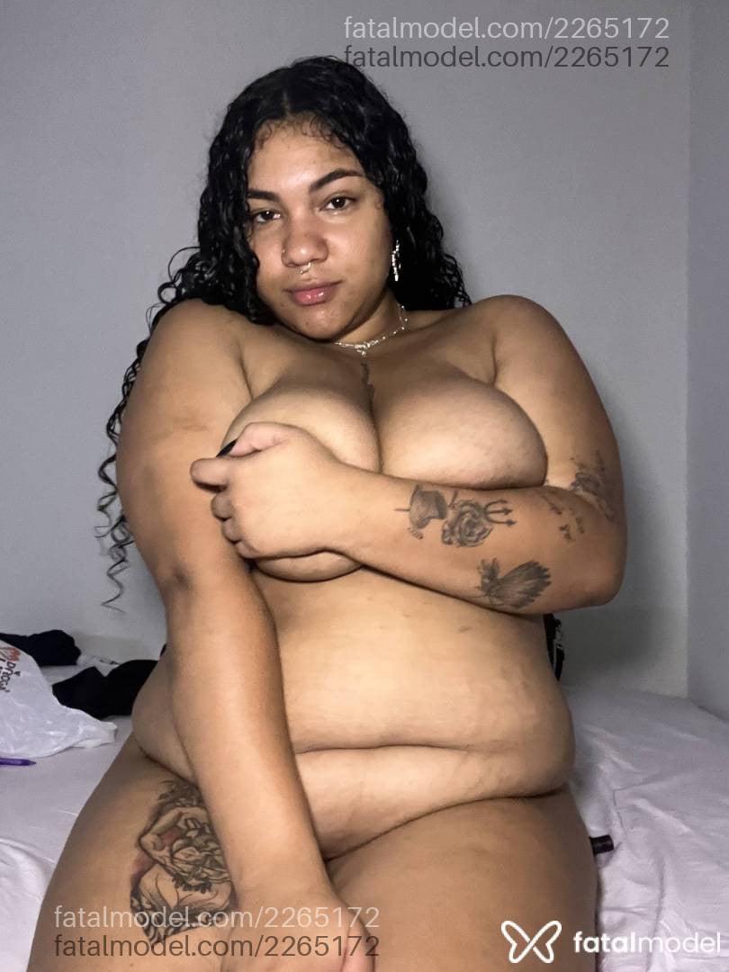 Acompanhante mulher morena (o) de olhos pretos - Lua