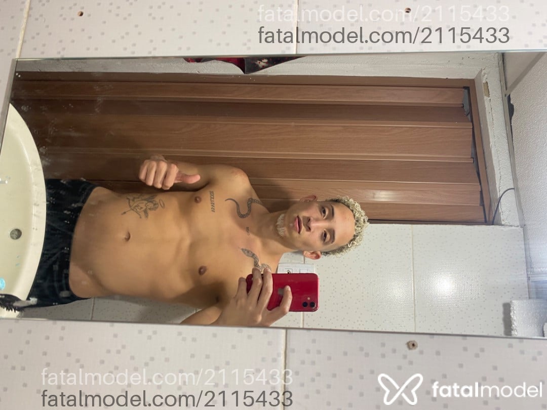 Acompanhante homem loira (o) de olhos castanhos em Duque de Caxias - Jhon Victor