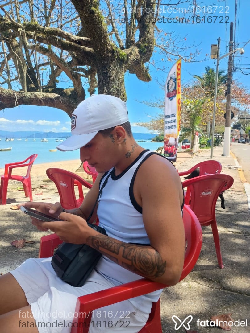 Acompanhante homem com cabelo castanho de olhos castanhos em Florianópolis - Henrique mello