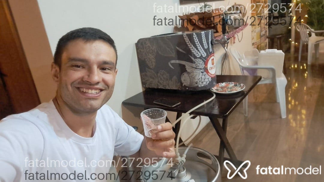 Acompanhante homem morena (o) de olhos castanhos em São José - Pedro