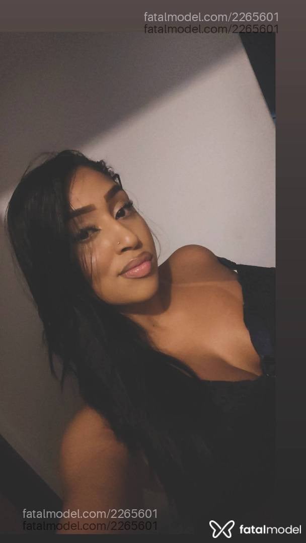Acompanhante mulher morena (o) de olhos castanhos - Mhallu