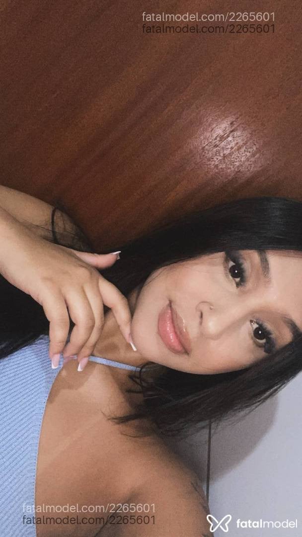 Acompanhante mulher morena (o) de olhos castanhos - Mhallu