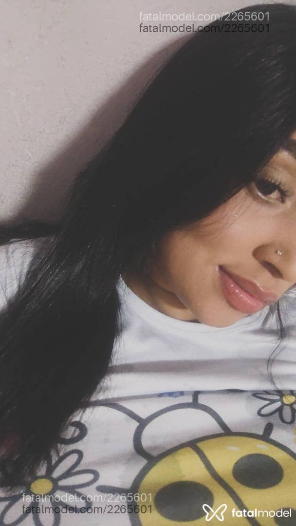 Acompanhante mulher morena (o) de olhos castanhos - Mhallu