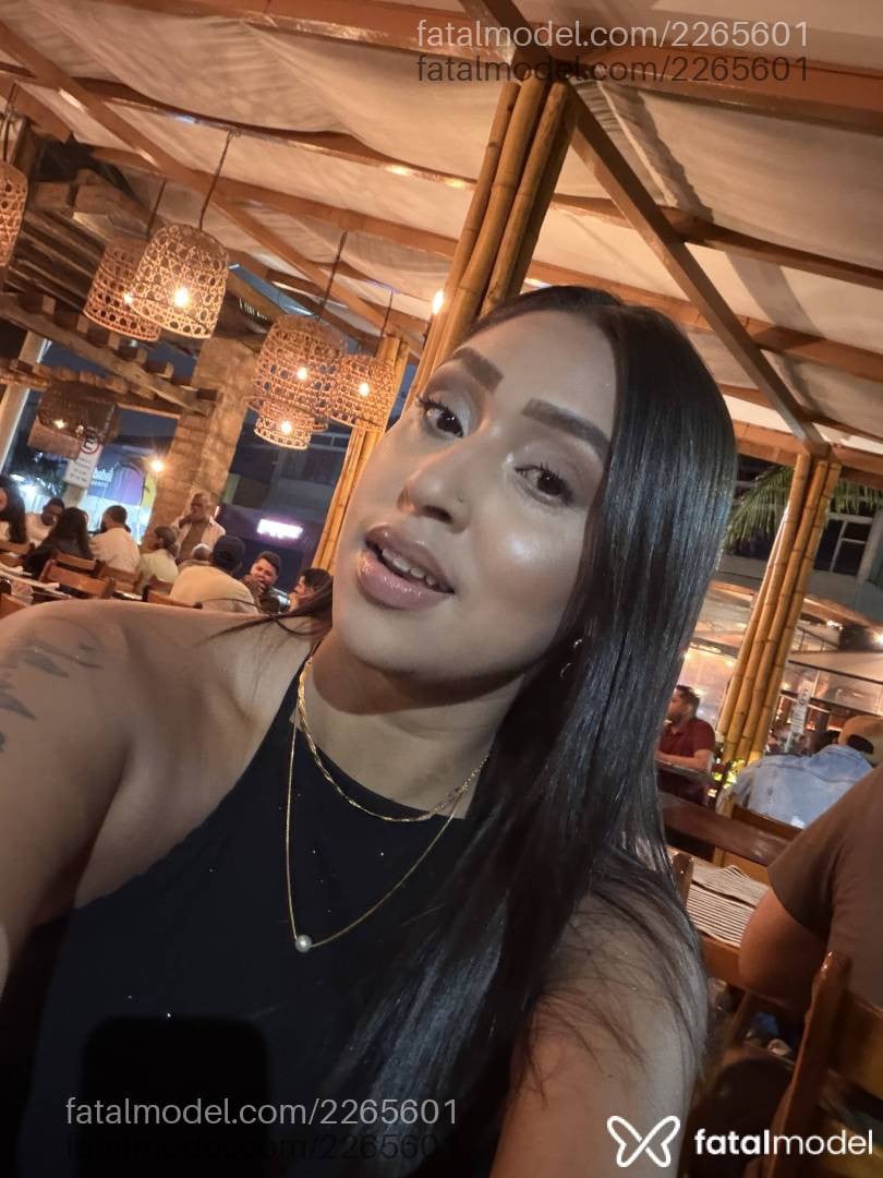 Acompanhante mulher morena (o) de olhos castanhos - Mhallu