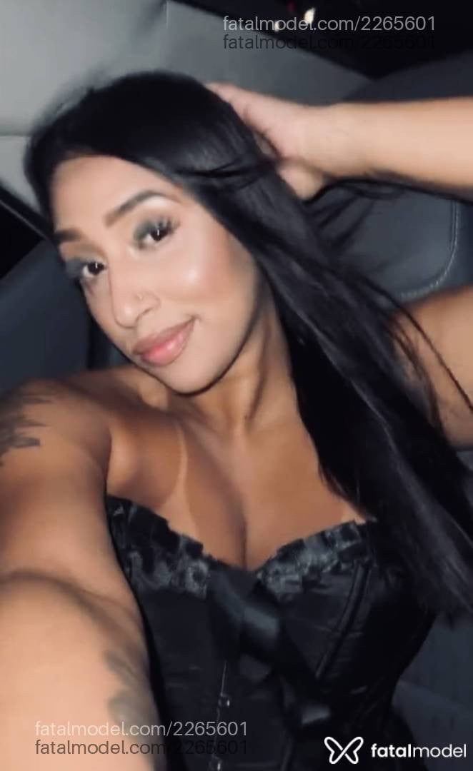 Acompanhante mulher morena (o) de olhos castanhos - Mhallu