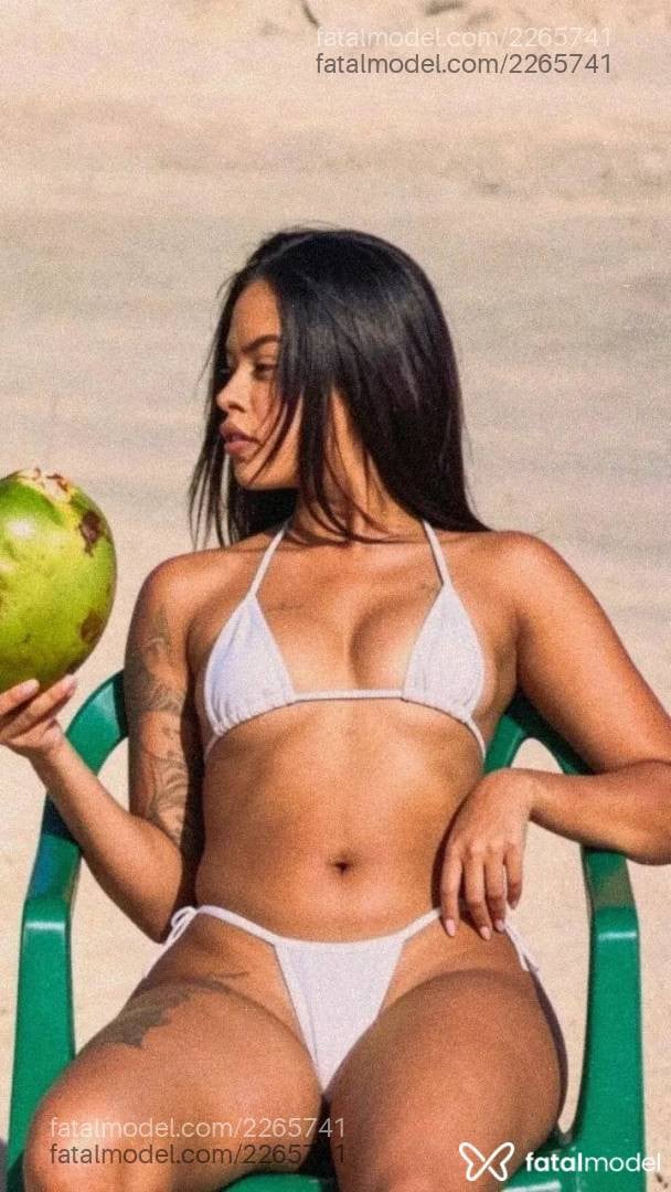 Acompanhante mulher com cabelo castanho de olhos castanhos - Laura Ferraz