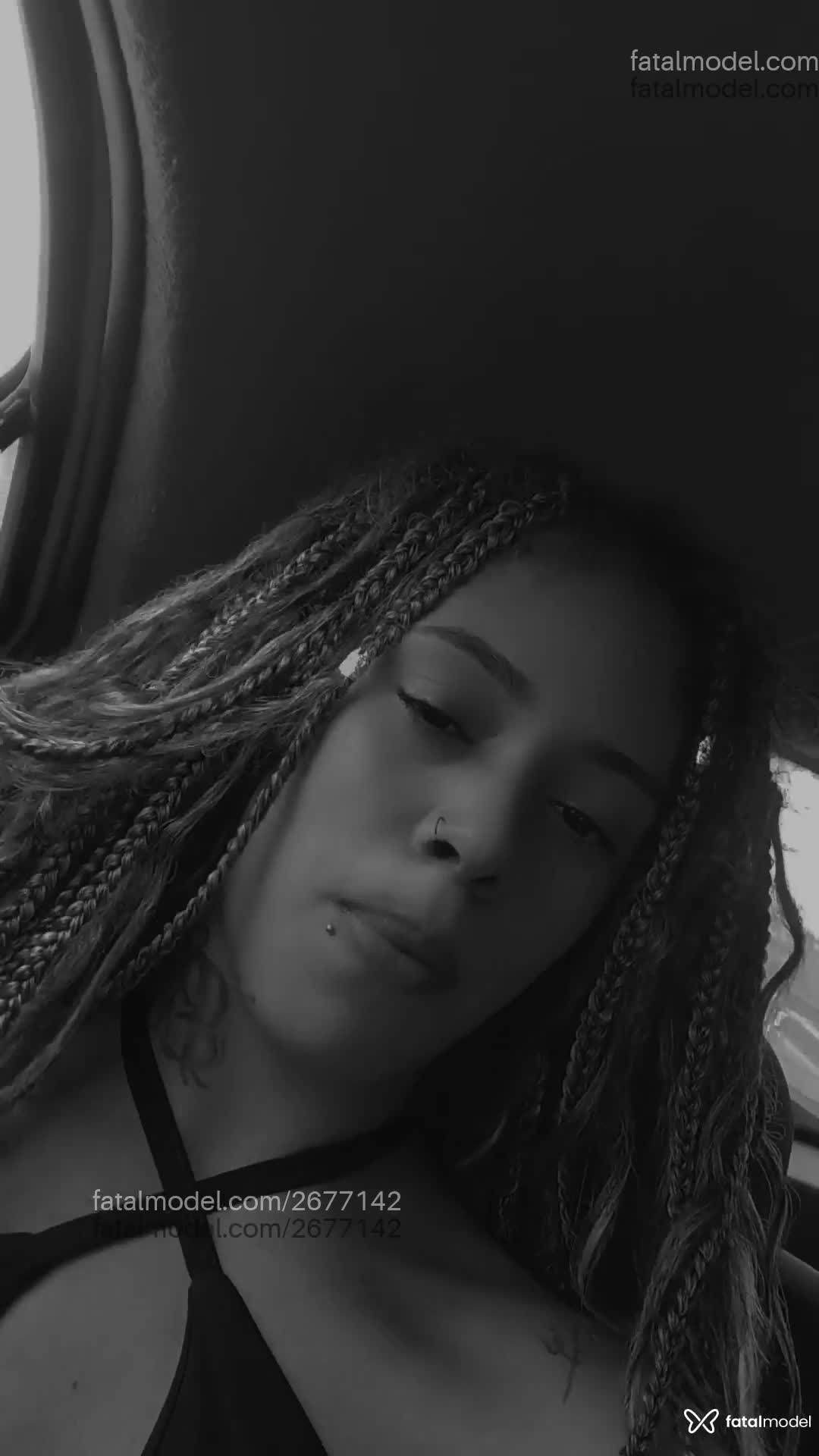 Acompanhante mulher com cabelo colorido de olhos pretos em Paranavaí Acompanhante mulher com cabelo colorido de olhos pretos em Paranavaí - Kemily