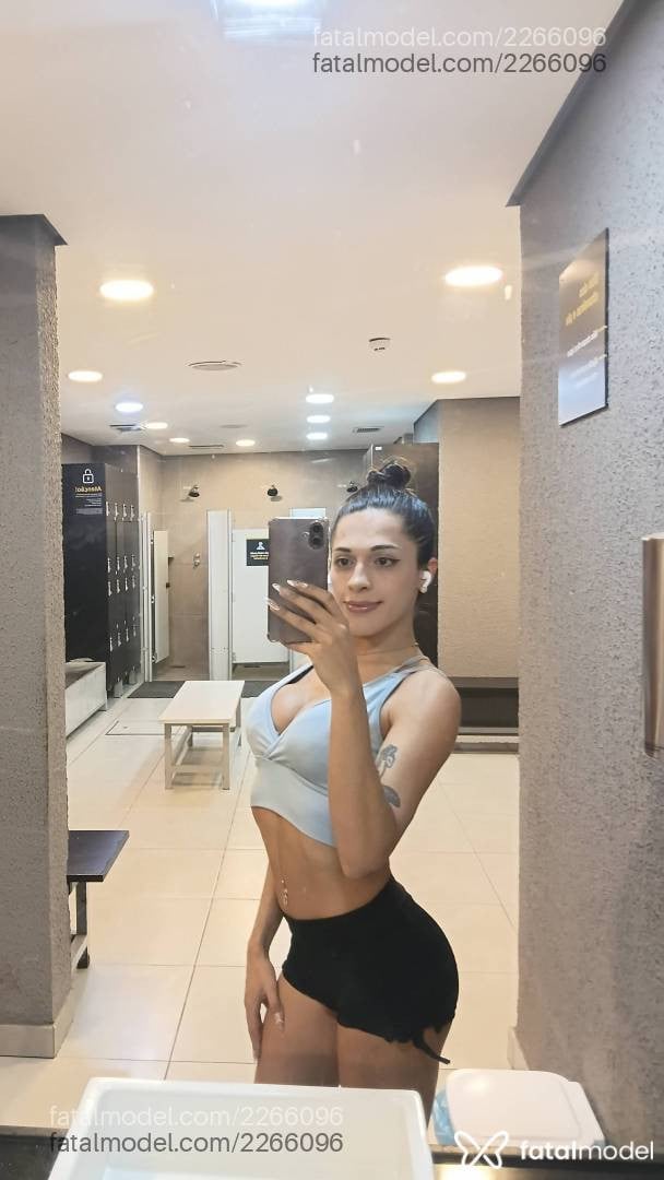 Acompanhante mulher trans loira (o) de olhos castanhos - Paulina