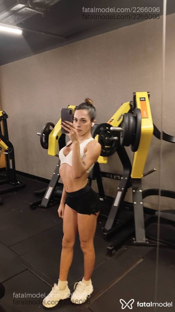 Acompanhante mulher trans loira (o) de olhos castanhos - Paulina