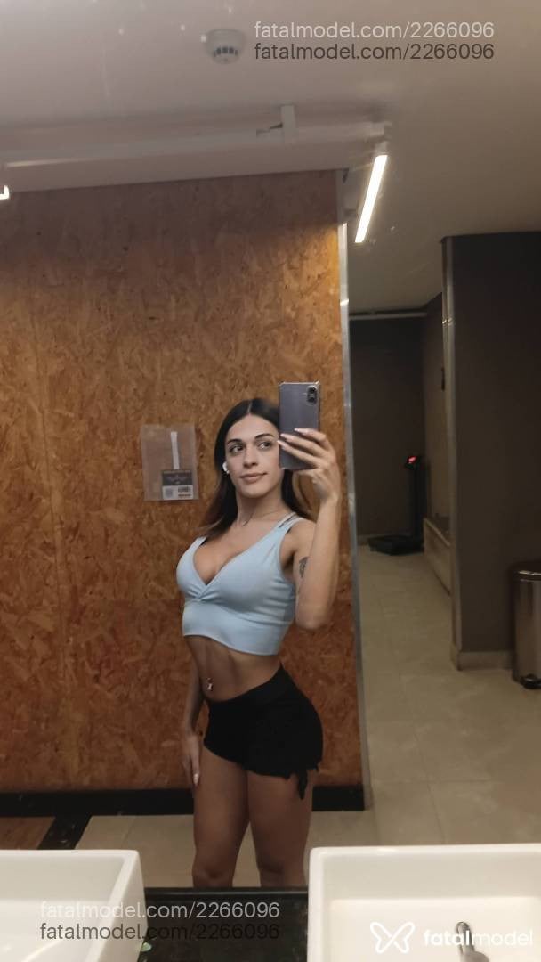 Acompanhante mulher trans loira (o) de olhos castanhos - Paulina