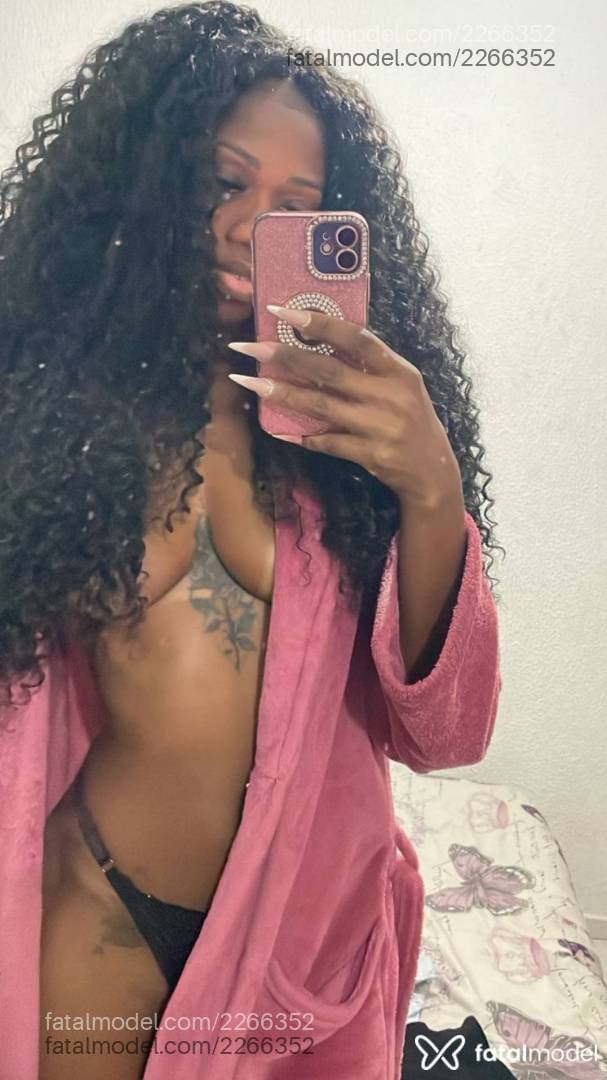 Acompanhante mulher morena (o) de olhos castanhos - Júlia