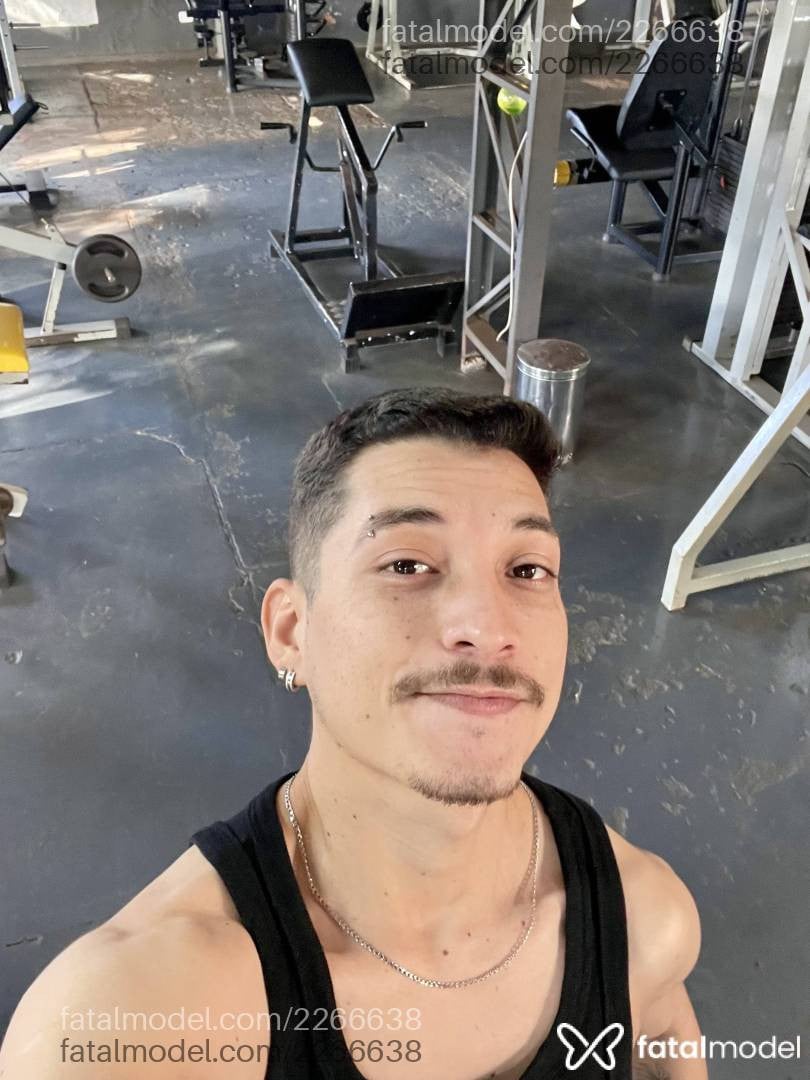 Acompanhante homem com cabelo castanho de olhos castanhos - Willian Acompanhante homem com cabelo castanho de olhos castanhos - Willian