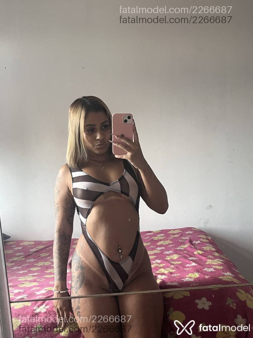 Acompanhante mulher loira (o) de olhos castanhos - Rayane