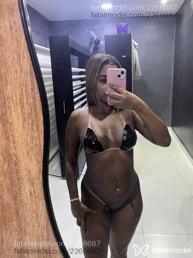 Acompanhante mulher loira (o) de olhos castanhos - Rayane