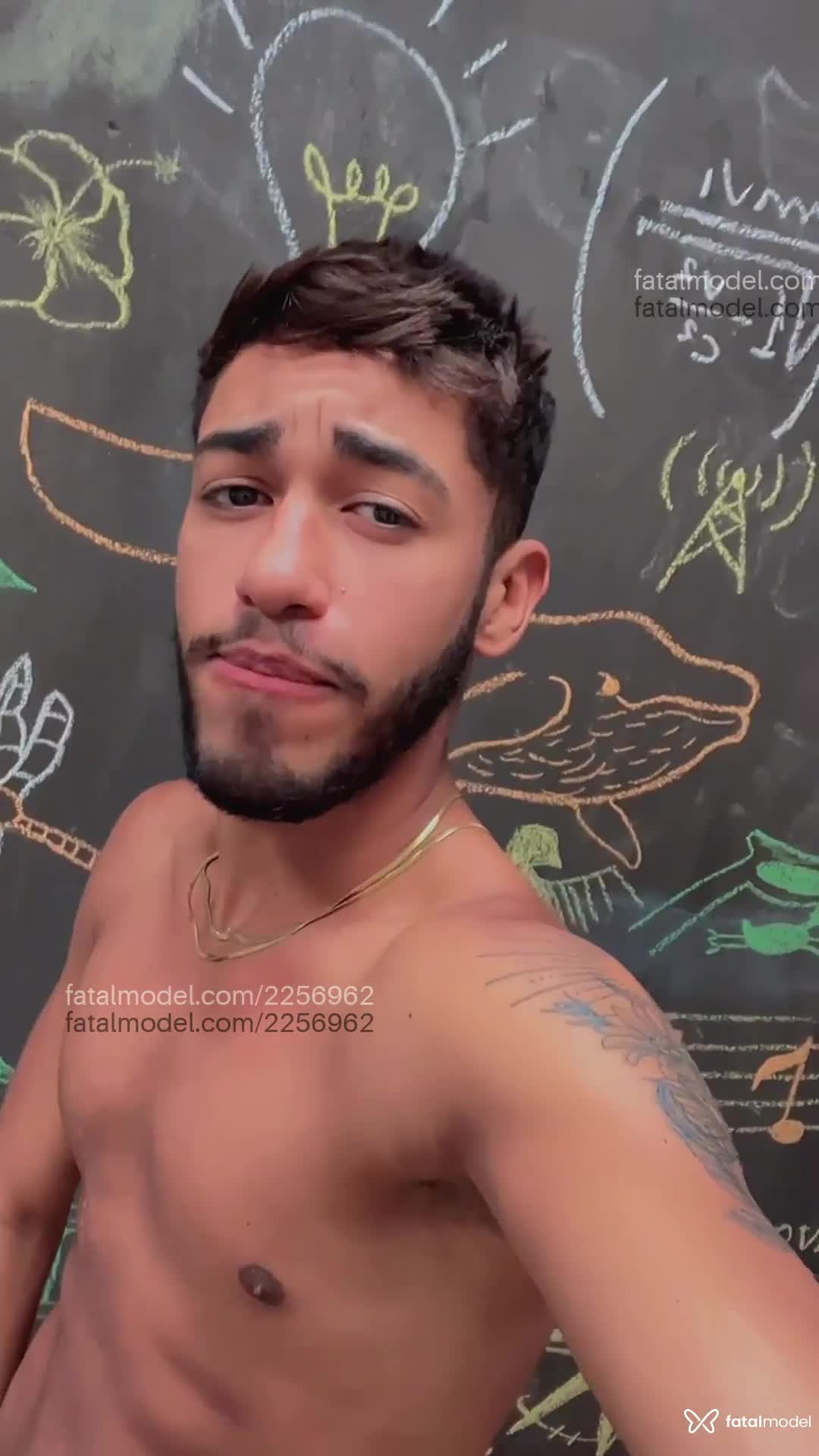 Acompanhante homem com cabelo castanho de olhos pretos em Florianópolis - sulistinha