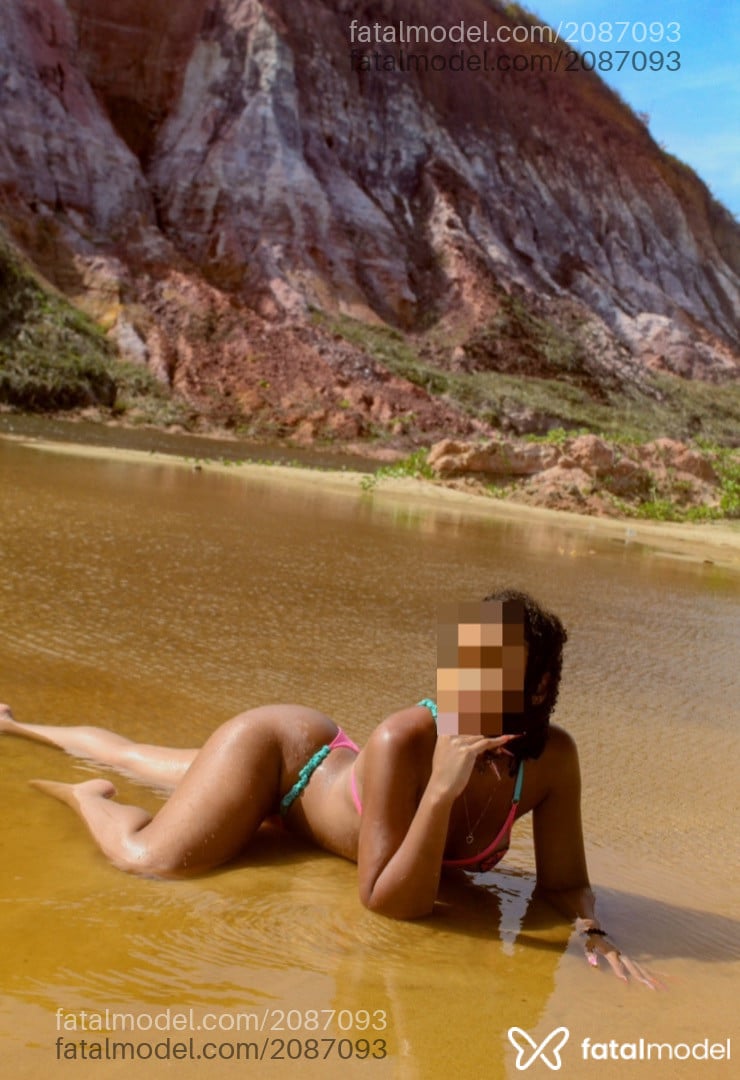 Acompanhante mulher com cabelo castanho de olhos castanhos em Belo Horizonte - Júlia