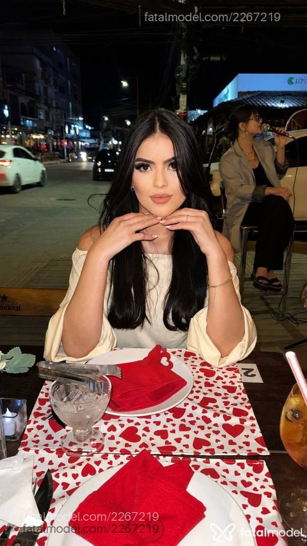 Acompanhante mulher morena (o) de olhos castanhos - Millena