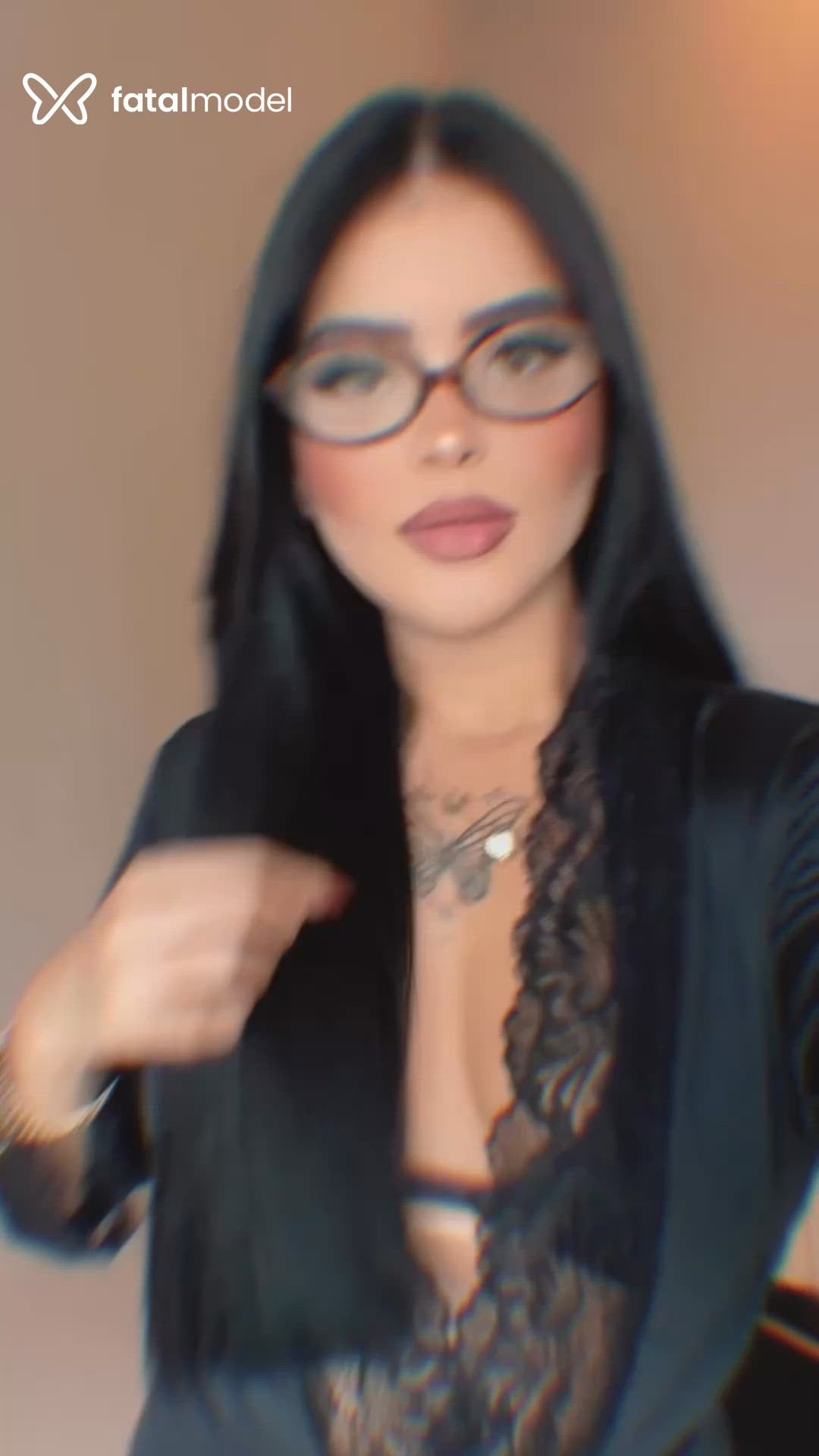 Acompanhante mulher morena (o) de olhos castanhos - Lara Diniz Acompanhante mulher morena (o) de olhos castanhos - Lara Diniz