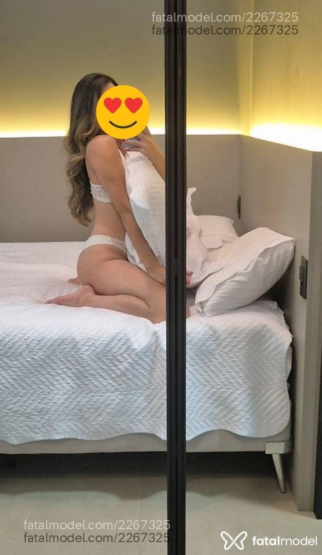 Acompanhante mulher com cabelo colorido de olhos pretos em Goiânia - Laura Mello