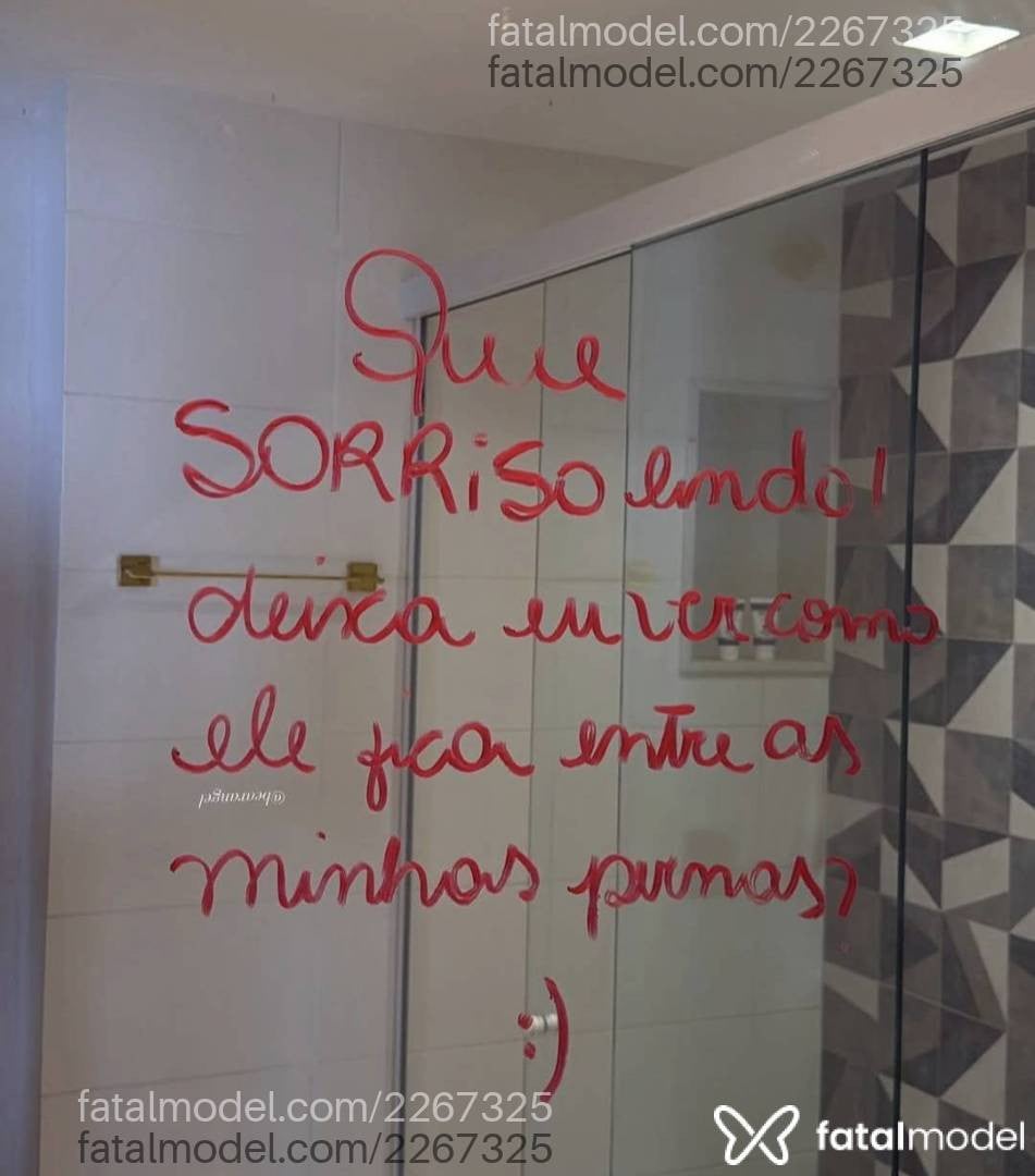 Acompanhante mulher com cabelo colorido de olhos pretos em Umuarama - Laura Mello