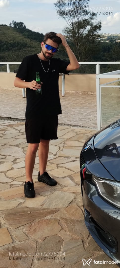 Acompanhante homem com cabelo castanho de olhos mel em Maringá - Escaliante
