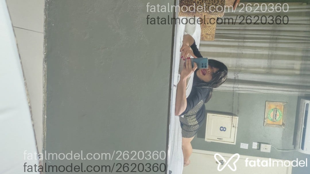 Acompanhante mulher trans com cabelo castanho de olhos verdes em Campo Bom Acompanhante mulher trans com cabelo castanho de olhos verdes em Campo Bom - Emily Martins
