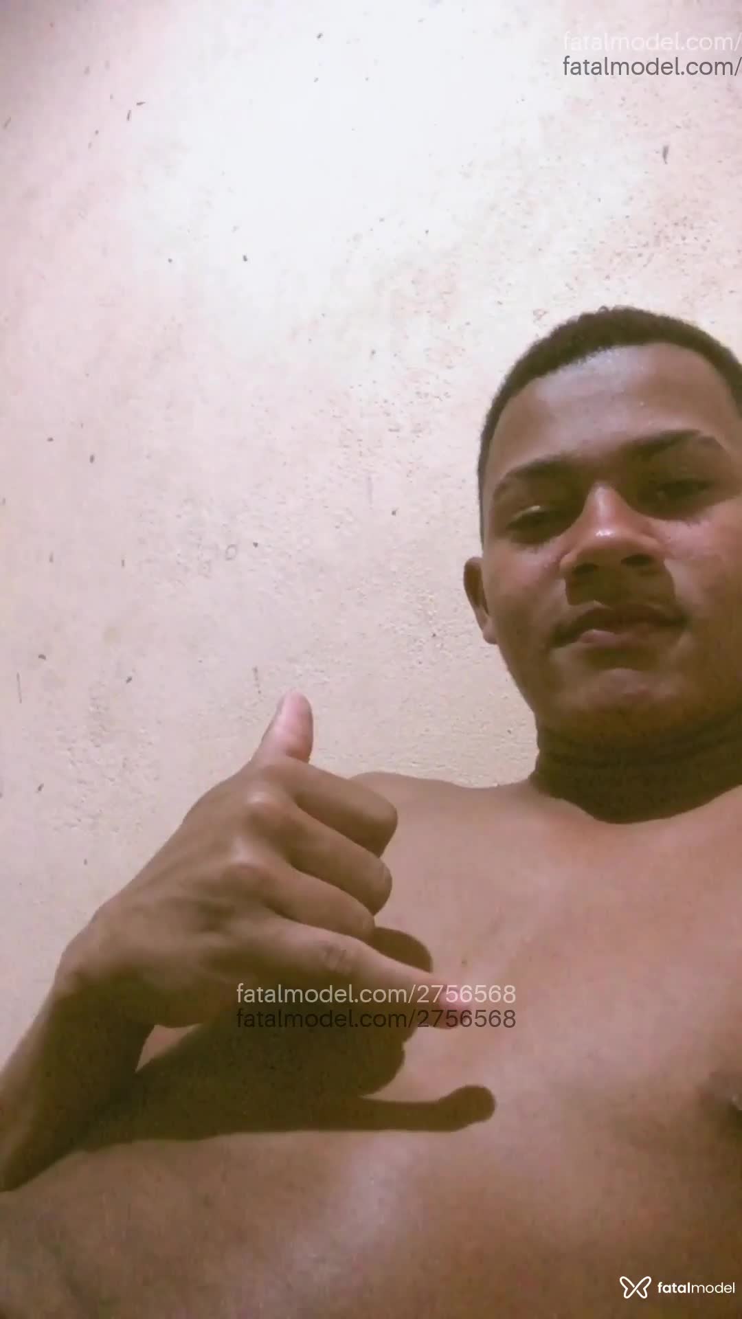 Acompanhante homem com cabelo castanho de olhos pretos - Allan Acompanhante homem com cabelo castanho de olhos pretos - Allan