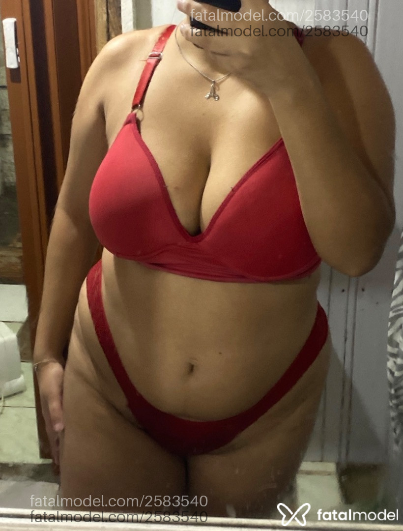 Acompanhante mulher morena (o) de olhos castanhos em Virtual Acompanhante mulher morena (o) de olhos castanhos em Virtual - Recepcionista