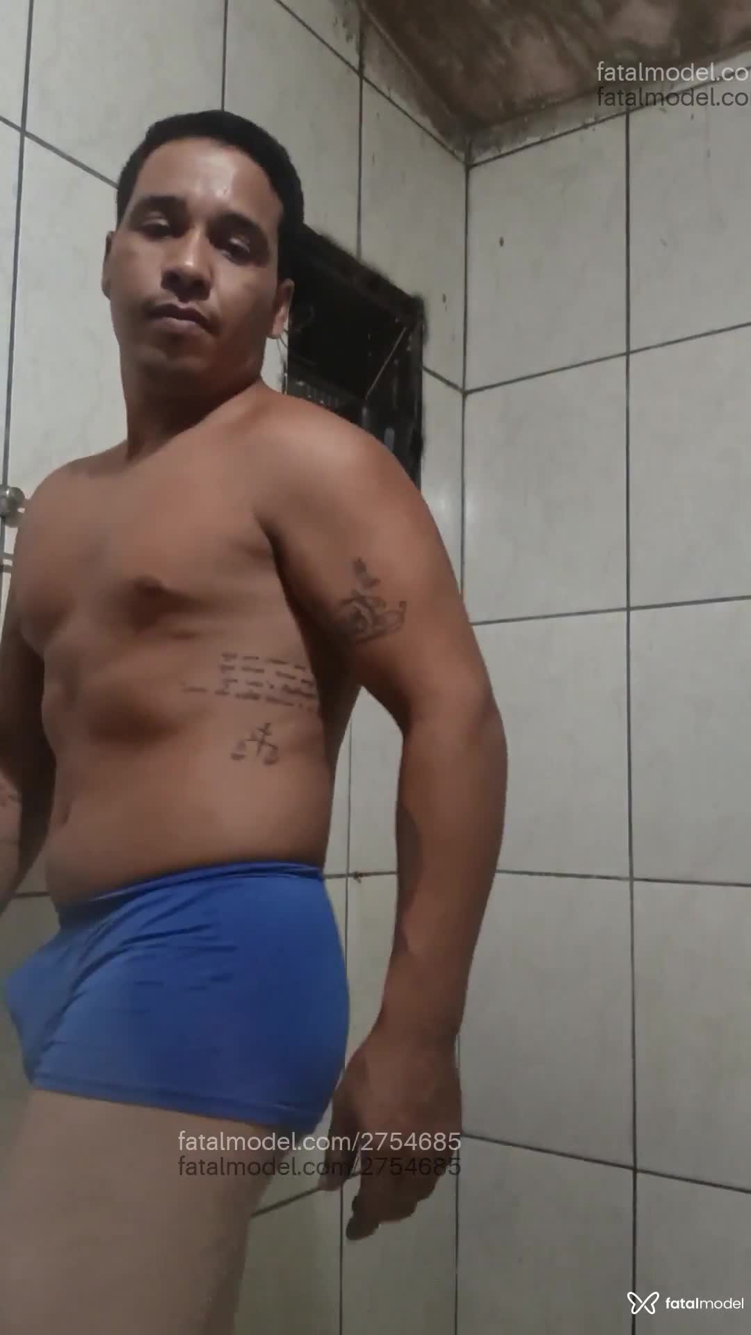 Acompanhante homem morena (o) de olhos castanhos em Primavera do Leste Acompanhante homem morena (o) de olhos castanhos em Primavera do Leste - Marque