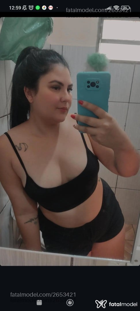 Acompanhante mulher com cabelo colorido de olhos castanhos - Isabela Acompanhante mulher com cabelo colorido de olhos castanhos - Isabela