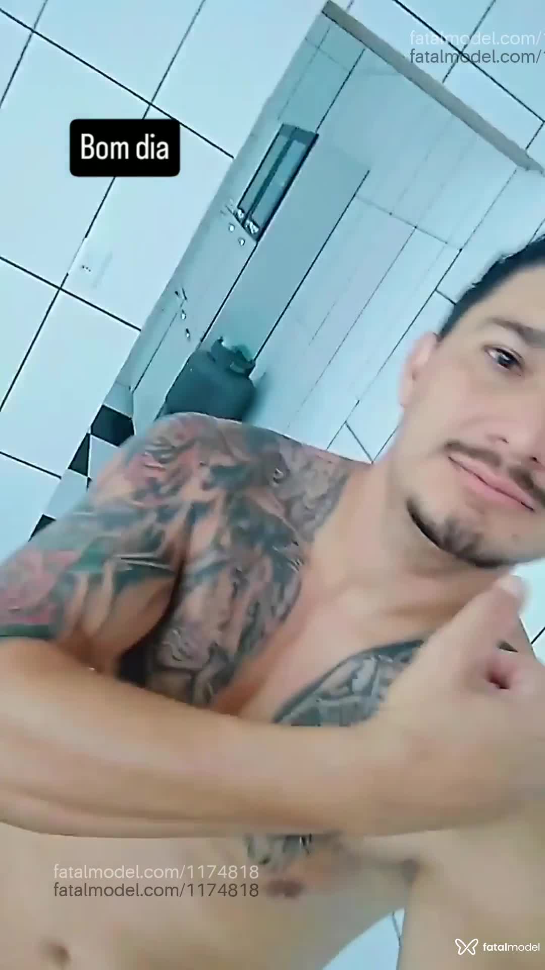 Acompanhante homem morena (o) de olhos castanhos em Caraguatatuba Acompanhante homem morena (o) de olhos castanhos em Caraguatatuba - Bronks