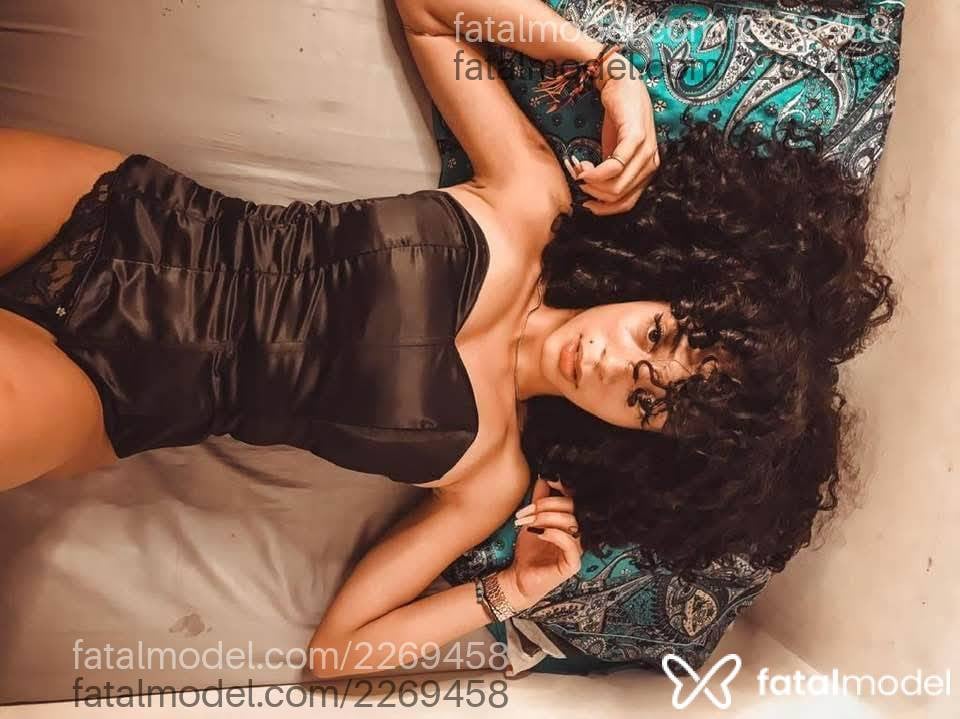 Acompanhante mulher morena (o) de olhos castanhos - Melanie