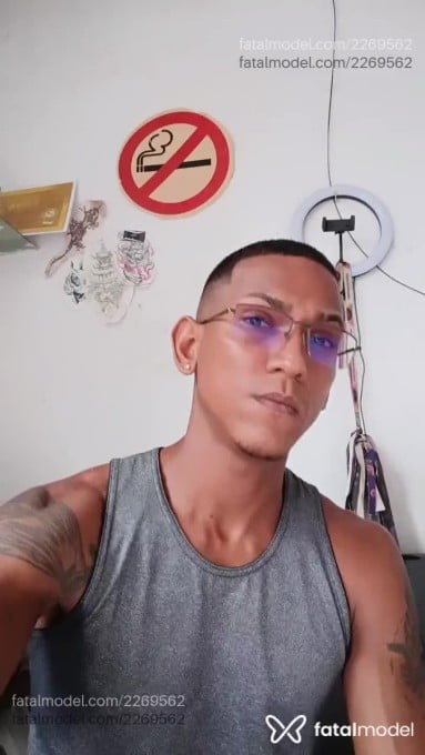 Acompanhante homem morena (o) de olhos castanhos - Alberth Santz Acompanhante homem morena (o) de olhos castanhos - Alberth Santz