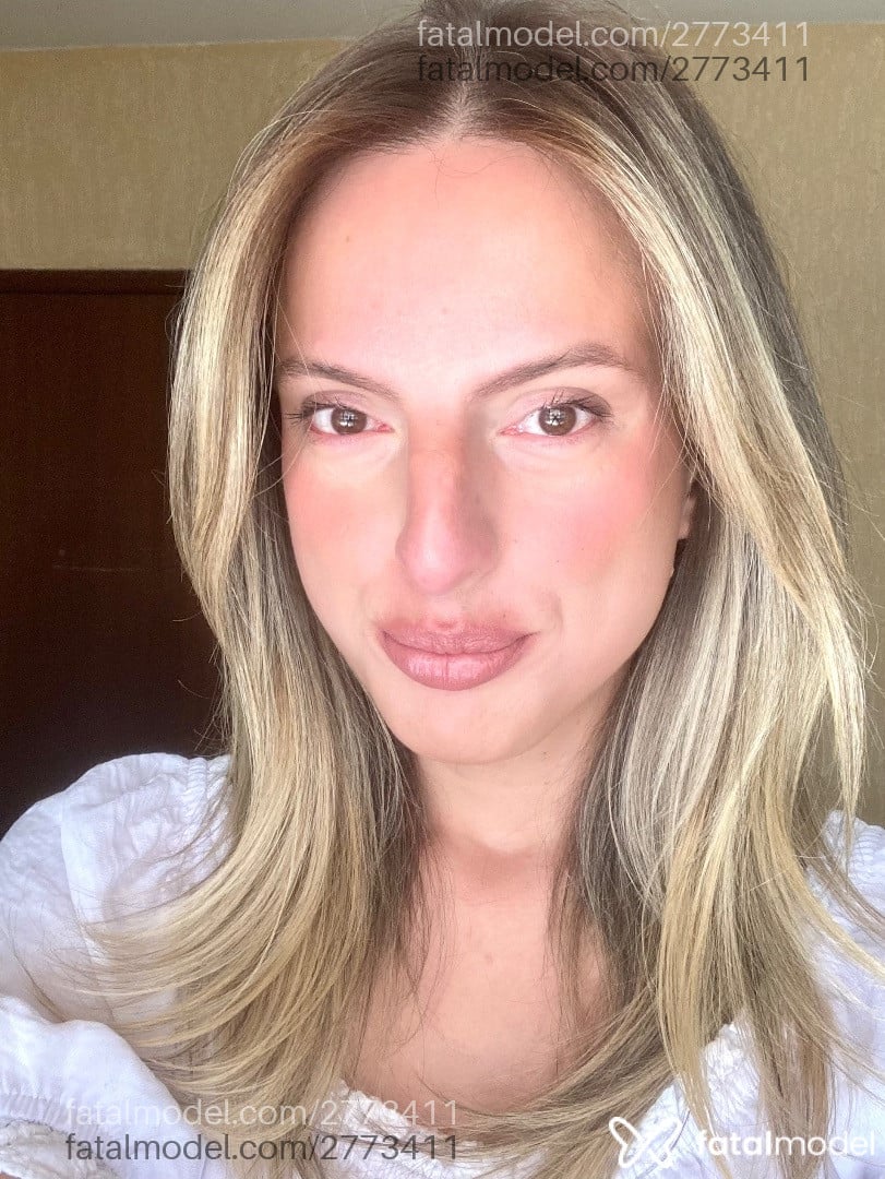 Acompanhante mulher trans loira (o) de olhos castanhos em Brasília - ísis França