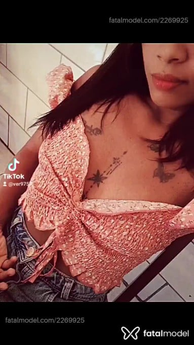 Acompanhante mulher morena (o) de olhos pretos - Issabella Acompanhante mulher morena (o) de olhos pretos - Issabella