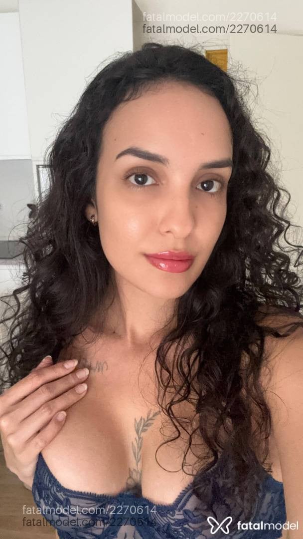 Acompanhante mulher com cabelo castanho de olhos castanhos - Fernanda Campos