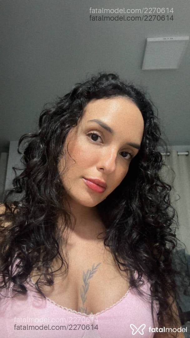 Acompanhante mulher com cabelo castanho de olhos castanhos - Fernanda Campos