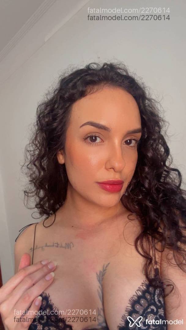 Acompanhante mulher com cabelo castanho de olhos castanhos - Fernanda Campos