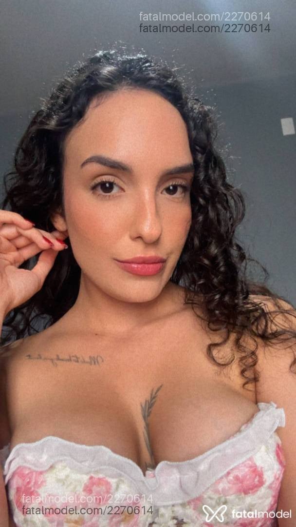 Acompanhante mulher com cabelo castanho de olhos castanhos - Fernanda Campos