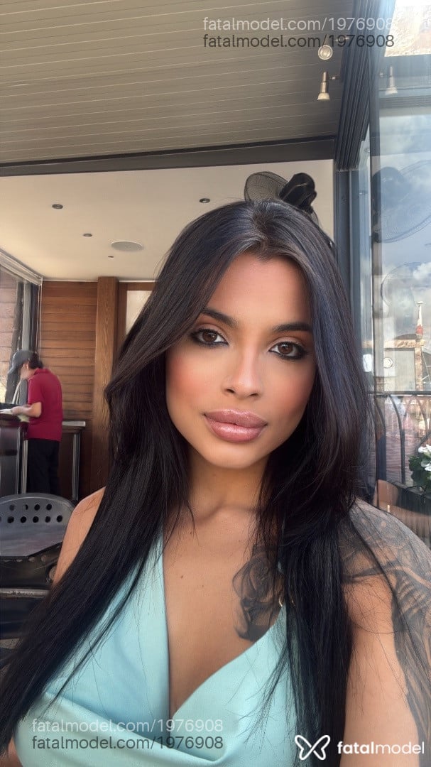 Acompanhante mulher morena (o) de olhos mel em Brasília Acompanhante mulher morena (o) de olhos mel em Brasília - Tata